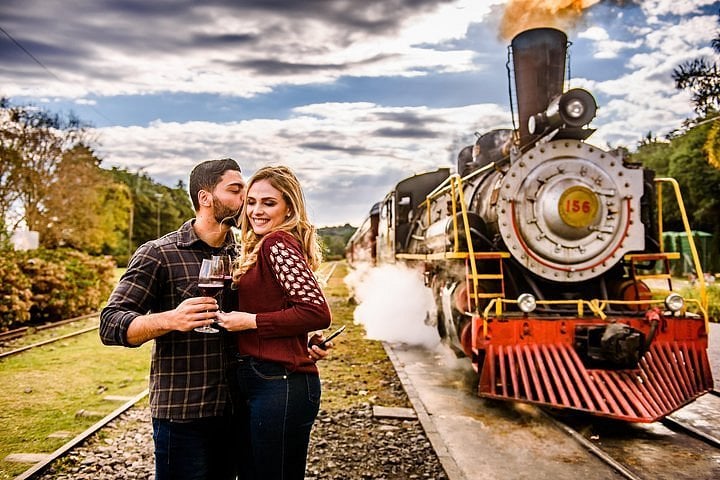 Tour Uva e Vinho Completo + Trem + Almoço + 2 Vinícolas + Epopeia